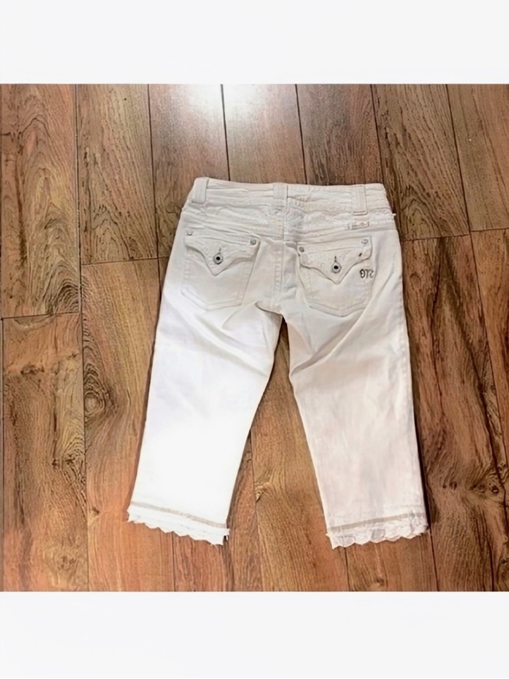 Gorgeous Vintage Y2K Miss Me White Capri Jeans with Lace Trim 17” Inseam